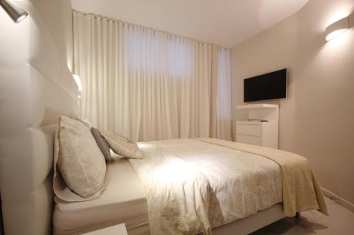 Luxury Apartments in first beach line with pool