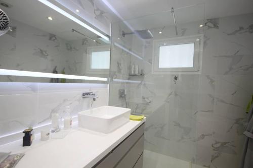 Luxury Apartments in first beach line with pool
