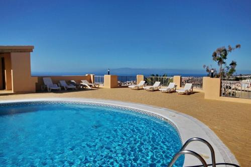 Cozy Townhouse With Ocean Views in Costa Adeje