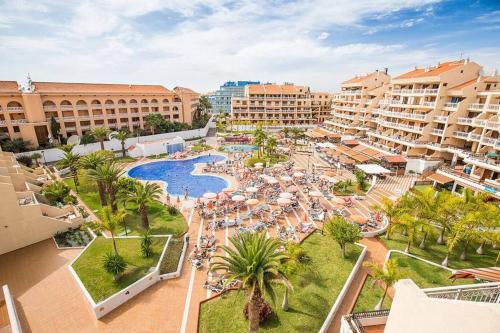 Two bedroom apartment in beachfront complex with pool in Playa de Las Américas.