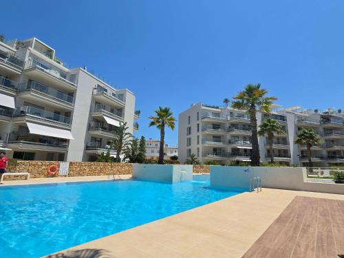 Marina Real II, 2 bedroom & 2 bathroom apartment with pool views