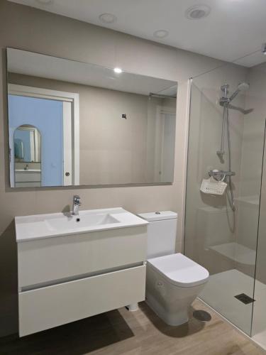Marina Real II, 2 bedroom & 2 bathroom apartment with pool views