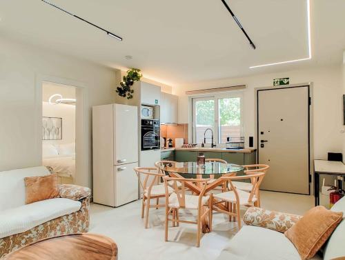 Retro Modern Getaway in Elliniko K1