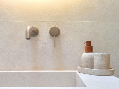 Retro Modern Getaway in Elliniko K1