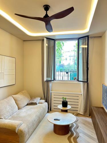 Champs-Élysées Apartment