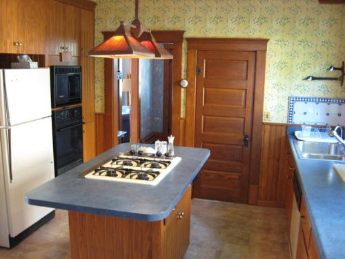 A kitchen or kitchenette at Aunt Jane's Two