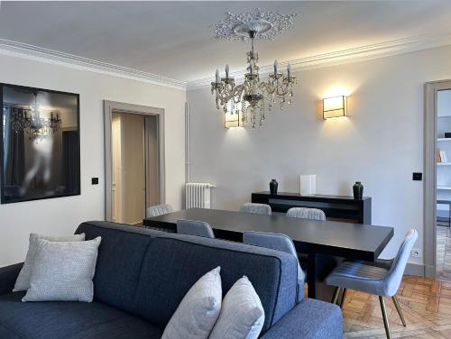 Luxembourg Gardens Prestige flat for 8 lift 4 BR