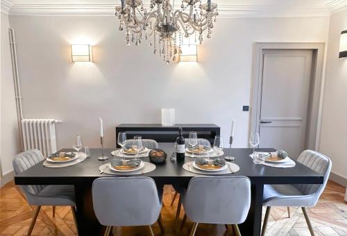 Luxembourg Gardens Prestige flat for 8 lift 4 BR