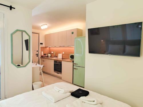 Modern Retro Hideaway in Elliniko K2