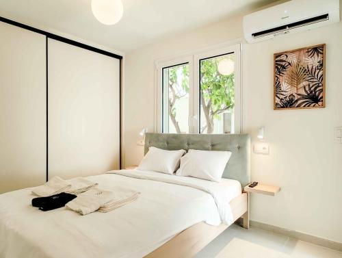 Modern Retro Hideaway in Elliniko K2