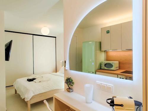 Modern Retro Hideaway in Elliniko K2
