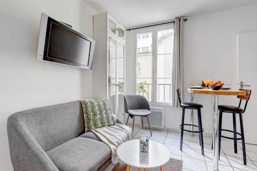 BnBNova - Cozy Stay Near Eiffel Tower & Invalides & Seine