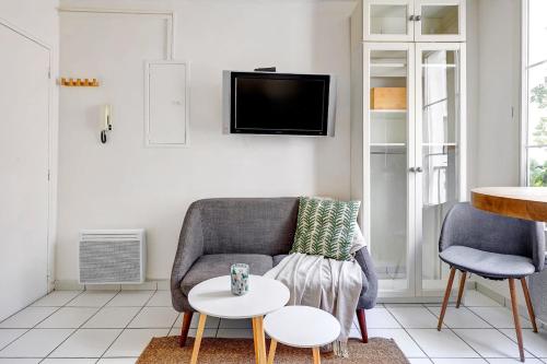 BnBNova - Cozy Stay Near Eiffel Tower & Invalides & Seine