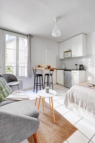 BnBNova - Cozy Stay Near Eiffel Tower & Invalides & Seine