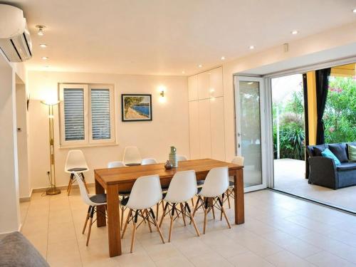 Direct Seafront Villa