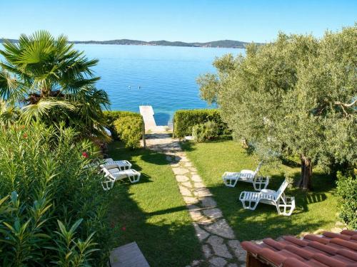 Direct Seafront Villa