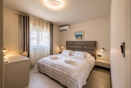 VS Rooms & Deluxe room