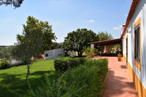 a view of the house from the garden at Quinta da Aurora in Évora