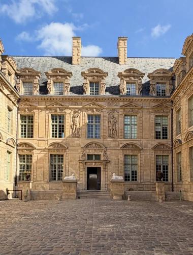 My Peaceful Haven in Center Paris Bastille