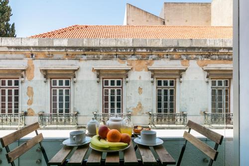 Central 2BDR Apartment with Balcony by LovelyStay