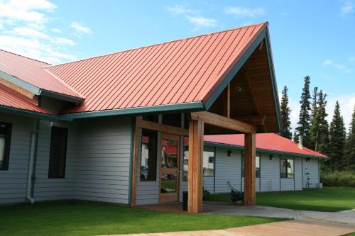 an image of a house with a red roof at Aurora Denali Lodge in Healy