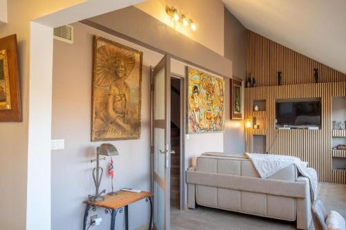 Lovely modern top floor apartment in Central Cannes just a short walk from beaches and the Palais - 2399