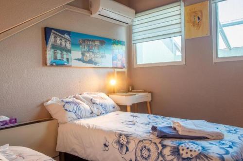 Lovely modern top floor apartment in Central Cannes just a short walk from beaches and the Palais - 2399