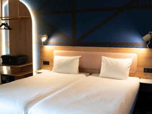 Superior Room with One Double Bed and Two Single Beds - Duplex