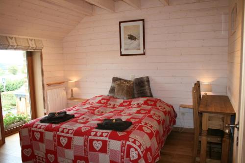 Llit o llits en una habitació de Chambres d'Hôtes Les Trappeurs silence & nature