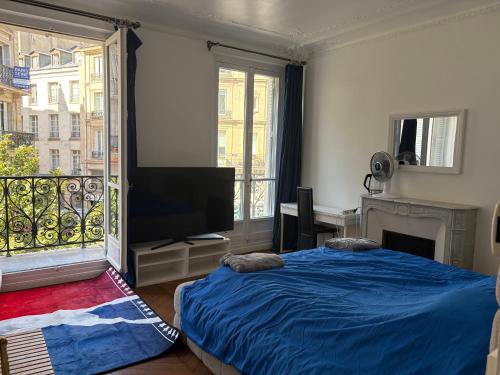 Chambre haussmannienne avec balcon Cœur de Paris 1er