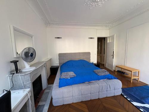 Chambre haussmannienne avec balcon Cœur de Paris 1er