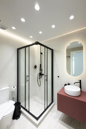 Chic Athens Living 3BR Apartment