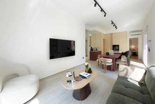Chic Athens Living 3BR Apartment