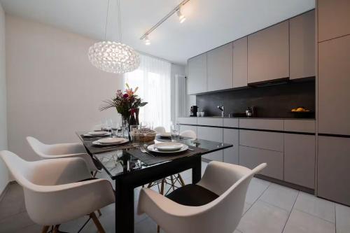 Centrally located 2-bedroom flat with balcony