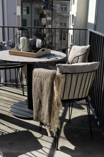 Centrally located 2-bedroom flat with balcony