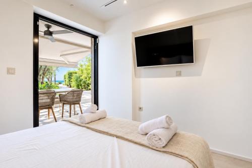 Vouliagmeni Beachfront Athens Fast WiFi