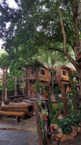 Κήπος έξω από το Treasure Inn Khaoyai