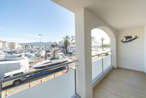 WELCS APARTAMENTO 453 EMP con terraza y vista al c