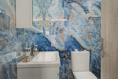 Olga's Modern Retreat, Loutraki