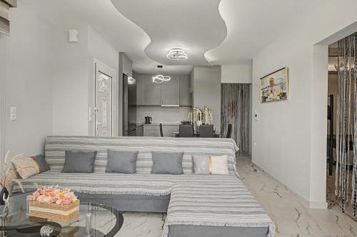 Olga's Modern Retreat, Loutraki