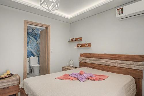Olga's Modern Retreat, Loutraki