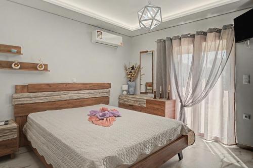 Olga's Modern Retreat, Loutraki