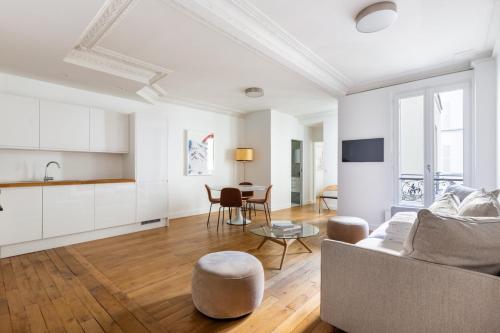 Eiffel Tower - New Renovated 4 people
