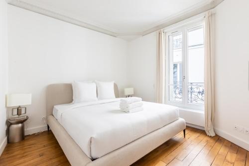 Eiffel Tower - New Renovated 4 people