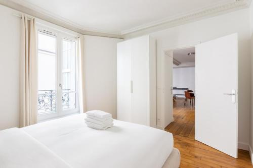 Eiffel Tower - New Renovated 4 people
