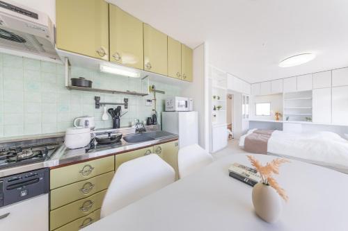 8 mins walk from Ikebukuro, 6 mins from Kanamecho Station, Max 4 ppl, Direct access to Tokyo, Shinjuku, and Shibuya
