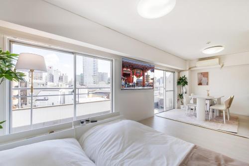 8 mins walk from Ikebukuro, 6 mins from Kanamecho Station, Max 4 ppl, Direct access to Tokyo, Shinjuku, and Shibuya
