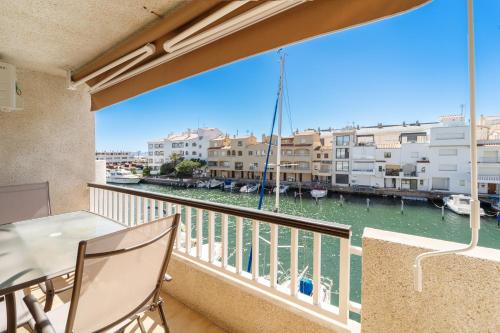 WELCS APARTAMENTO 454 EMP con vistas al canal