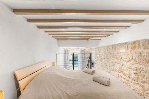 Maison Foch Stone Loft Premium Studio