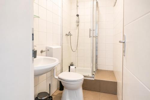 Near Westbahnhof Area - Cozy 2-Bedroom Apartment with WiFi & TV